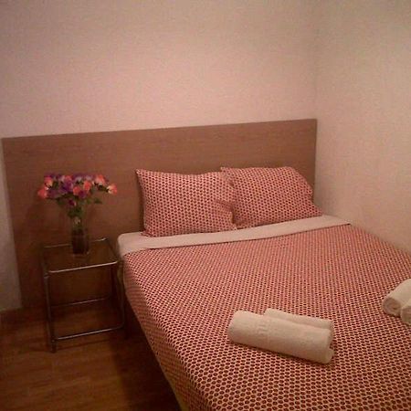 Km1 Amparo Apartments Мадрид Номер фото